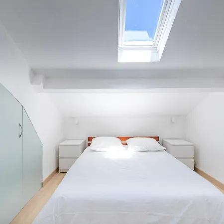7 Deloye - 2 Pieces Renove - Dernier Etage - Clim דירה